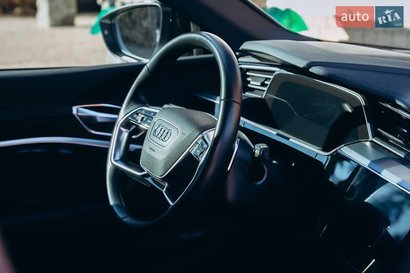 Позашляховик / Кросовер Audi e-tron 2019 в Львові