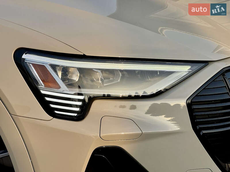 Позашляховик / Кросовер Audi e-tron 2020 в Чернівцях