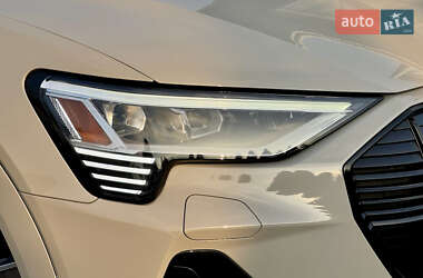 Позашляховик / Кросовер Audi e-tron 2020 в 