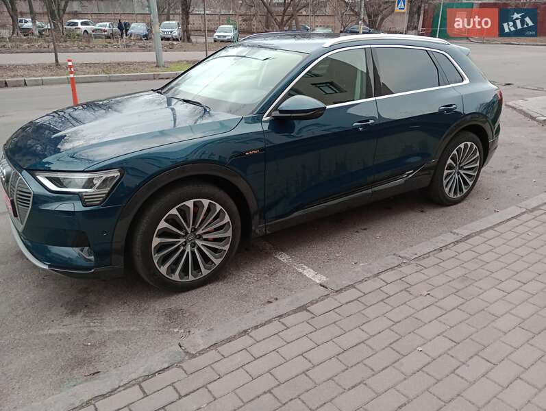 Внедорожник / Кроссовер Audi e-tron 2019 в Киеве
