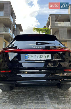 Позашляховик / Кросовер Audi e-tron 2021 в 