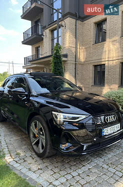Позашляховик / Кросовер Audi e-tron 2021 в 