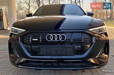 Внедорожник / Кроссовер Audi e-tron 2021 в 