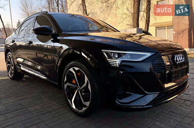 Внедорожник / Кроссовер Audi e-tron 2021 в 