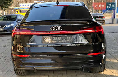 Внедорожник / Кроссовер Audi e-tron 2021 в 