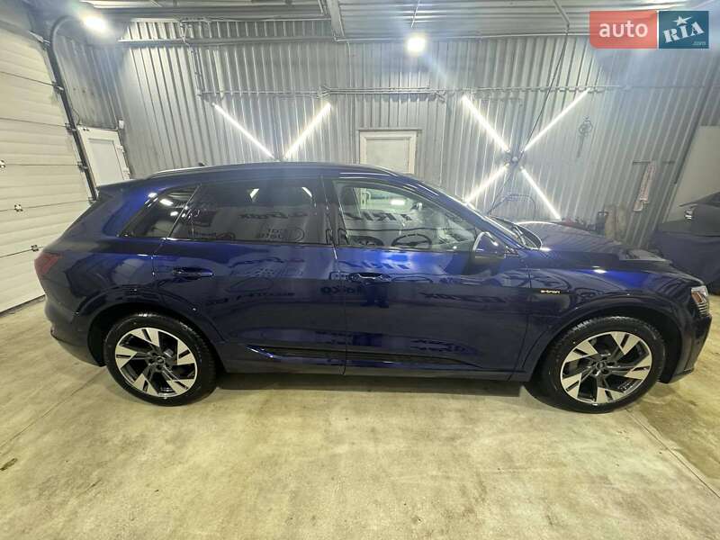 Позашляховик / Кросовер Audi e-tron 2022 в Києві