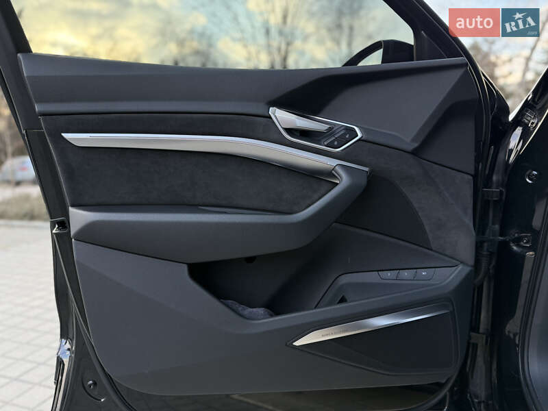 Позашляховик / Кросовер Audi e-tron 2018 в Львові фото 29 Позашляховик / Кросовер Audi e-tron 2018 в Львові
