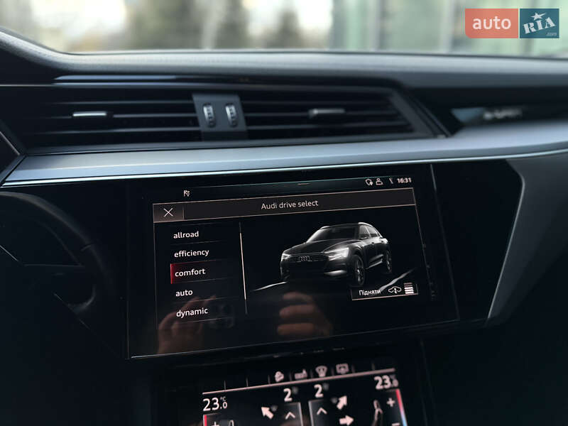 Позашляховик / Кросовер Audi e-tron 2018 в Львові фото 49 Позашляховик / Кросовер Audi e-tron 2018 в Львові