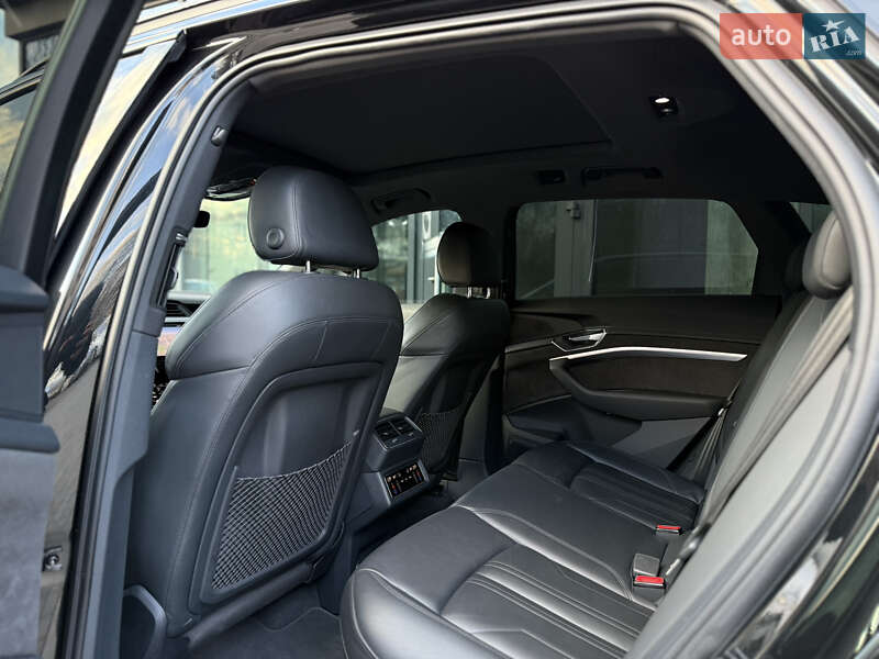 Позашляховик / Кросовер Audi e-tron 2018 в Львові фото 57 Позашляховик / Кросовер Audi e-tron 2018 в Львові