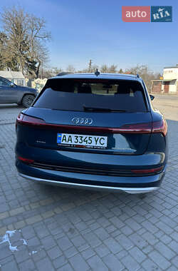 Внедорожник / Кроссовер Audi e-tron 2020 в 