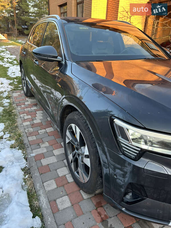 Позашляховик / Кросовер Audi e-tron 2019 в Києві