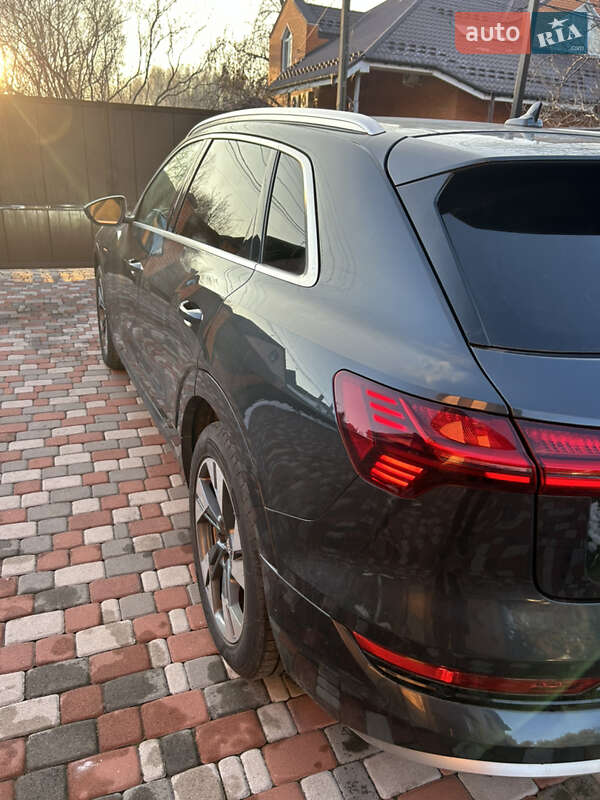 Позашляховик / Кросовер Audi e-tron 2019 в Києві