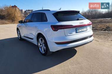Внедорожник / Кроссовер Audi e-tron 2019 в 