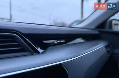 Внедорожник / Кроссовер Audi e-tron 2020 в 