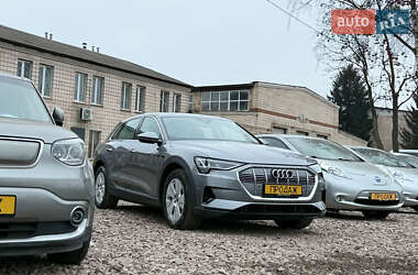 Внедорожник / Кроссовер Audi e-tron 2020 в 