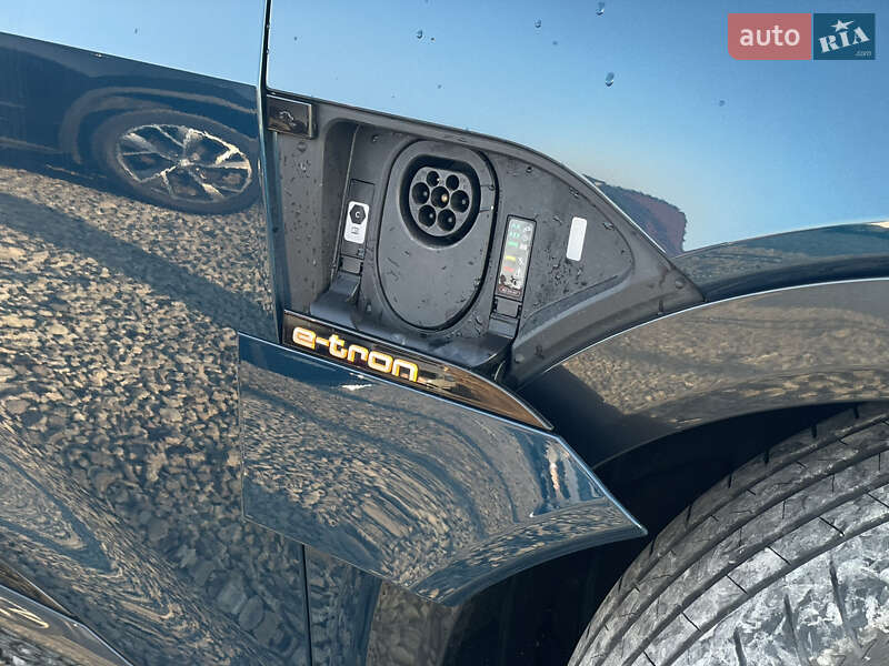 Позашляховик / Кросовер Audi e-tron 2021 в Львові