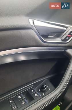 Внедорожник / Кроссовер Audi e-tron 2021 в 