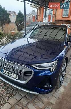 Внедорожник / Кроссовер Audi e-tron 2021 в 