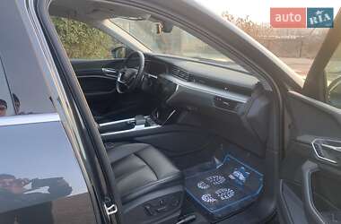 Внедорожник / Кроссовер Audi e-tron 2019 в 