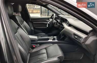 Внедорожник / Кроссовер Audi e-tron 2019 в 