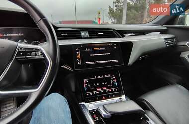 Внедорожник / Кроссовер Audi e-tron 2019 в 