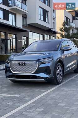 Позашляховик / Кросовер Audi e-tron 2023 в 