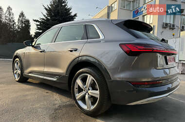 Внедорожник / Кроссовер Audi e-tron 2019 в 