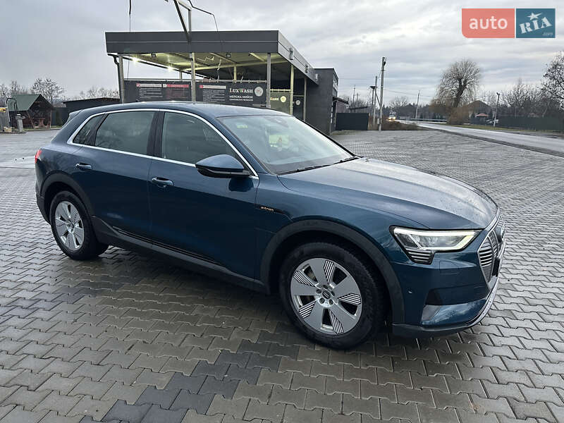 Внедорожник / Кроссовер Audi e-tron 2019 в Иршаве
