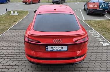 Позашляховик / Кросовер Audi e-tron 2021 в 
