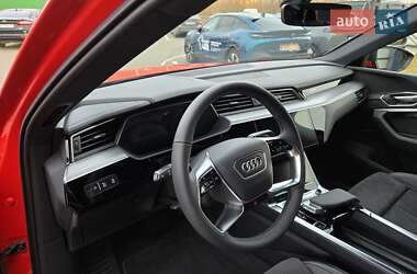 Позашляховик / Кросовер Audi e-tron 2021 в 