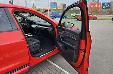 Позашляховик / Кросовер Audi e-tron 2021 в 