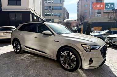 Внедорожник / Кроссовер Audi e-tron 2021 в 