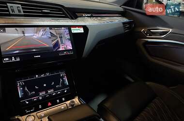 Внедорожник / Кроссовер Audi e-tron 2020 в 