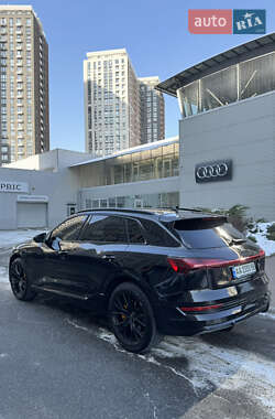 Внедорожник / Кроссовер Audi e-tron 2022 в 