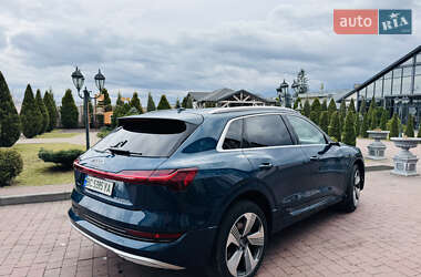 Внедорожник / Кроссовер Audi e-tron 2019 в 