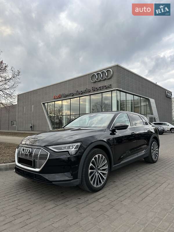 Внедорожник / Кроссовер Audi e-tron 2021 в 