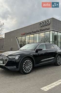 Внедорожник / Кроссовер Audi e-tron 2021 в 
