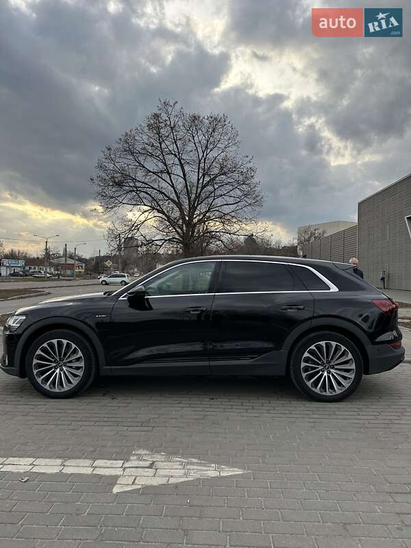 Внедорожник / Кроссовер Audi e-tron 2021 в Киеве