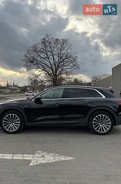 Внедорожник / Кроссовер Audi e-tron 2021 в 