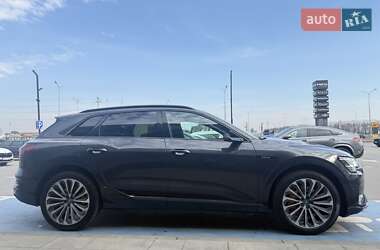 Позашляховик / Кросовер Audi e-tron 2019 в 