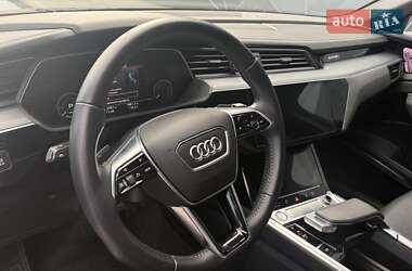 Позашляховик / Кросовер Audi e-tron 2019 в 