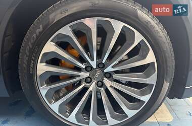 Позашляховик / Кросовер Audi e-tron 2019 в 