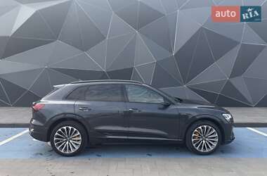 Позашляховик / Кросовер Audi e-tron 2019 в 
