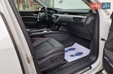 Внедорожник / Кроссовер Audi e-tron 2020 в 