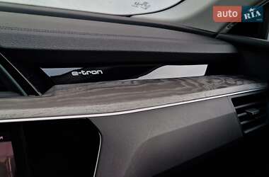 Внедорожник / Кроссовер Audi e-tron 2020 в 