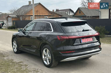 Позашляховик / Кросовер Audi e-tron 2020 в 