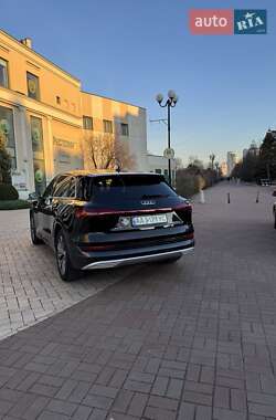 Позашляховик / Кросовер Audi e-tron 2019 в 