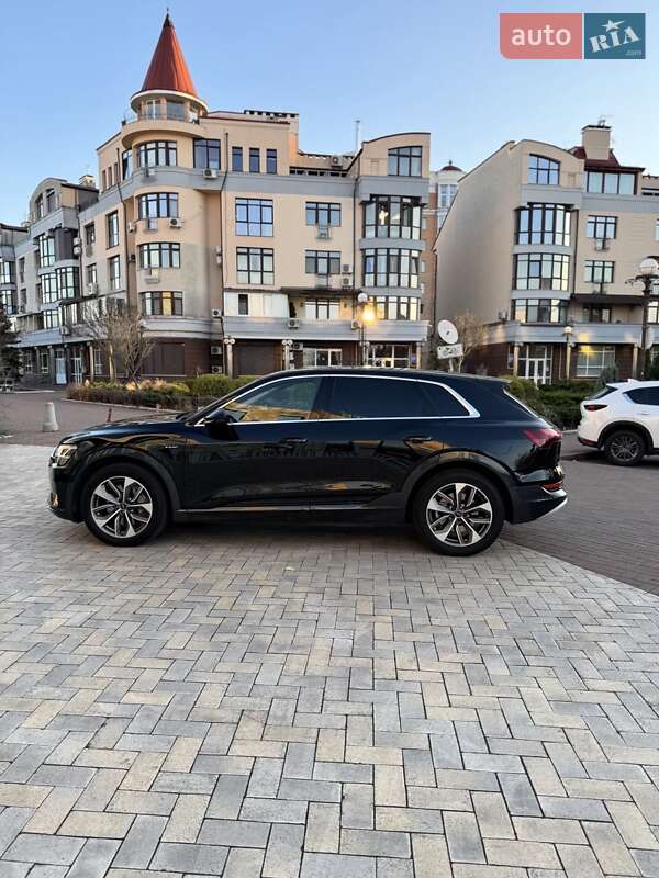 Внедорожник / Кроссовер Audi e-tron 2019 в Киеве