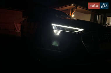 Внедорожник / Кроссовер Audi e-tron 2019 в 