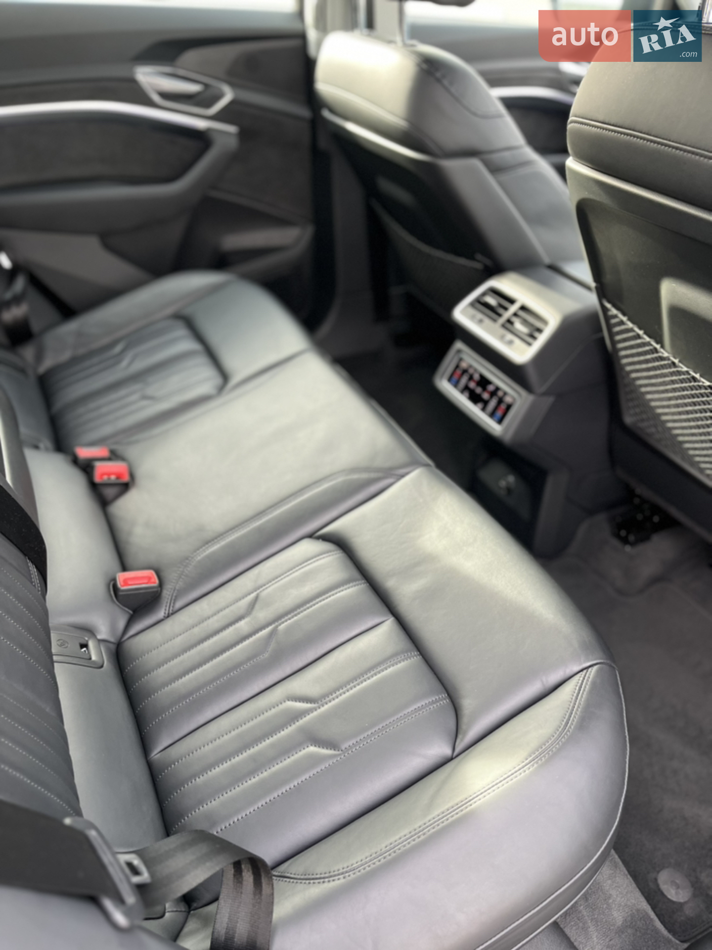 2020 Audi e-tron - мініатюра 32